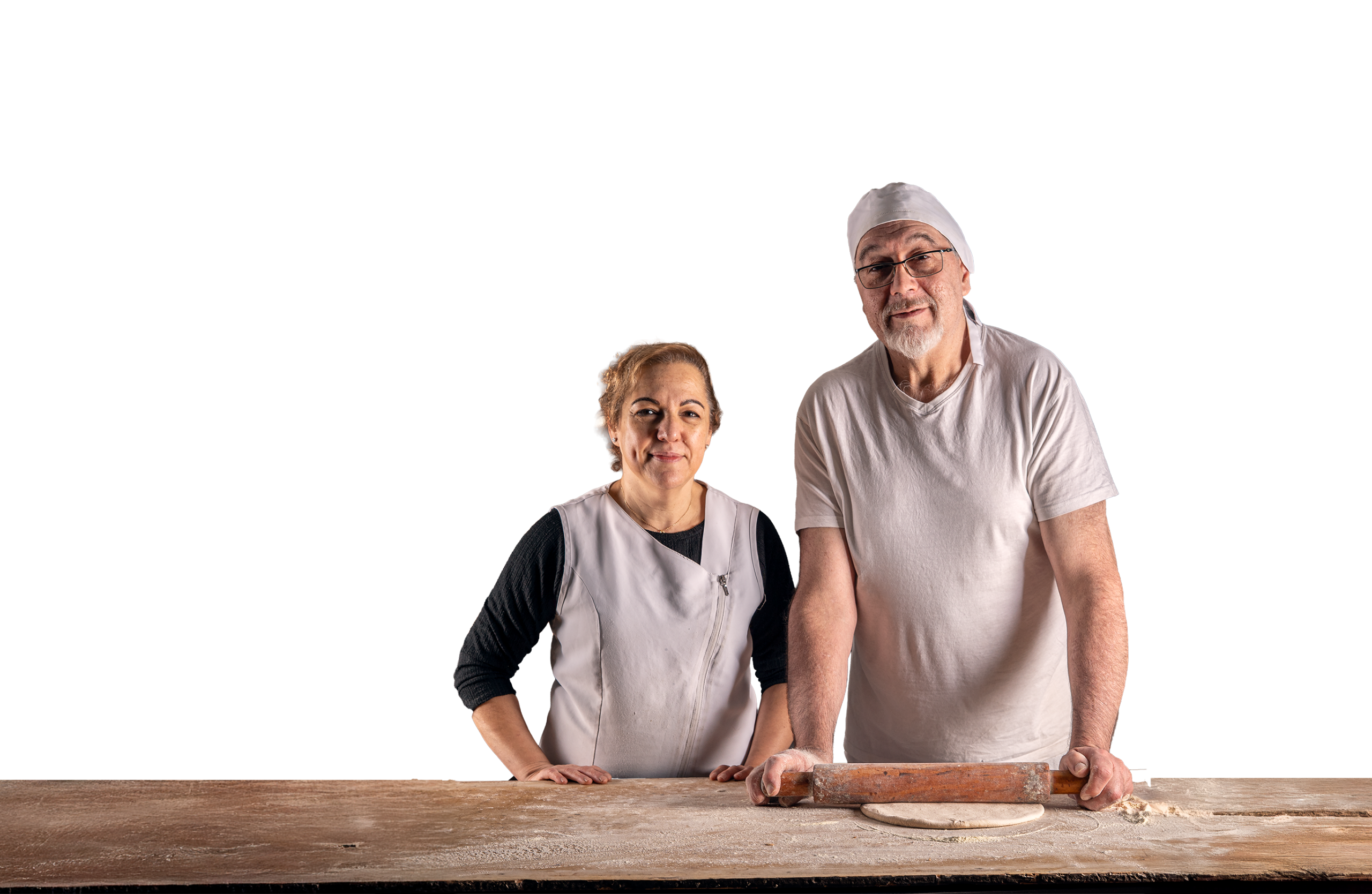 Panaderos artesanos elaborando pan de masa madre