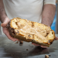 Panettone artesano de masa madre relleno de crema